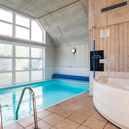 Semesterbostad Classy Holiday Homein Bl Vand With A Sauna Blåvand