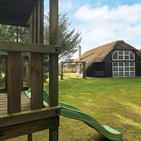 Semesterbostad Classy Holiday Homein Bl Vand With A Sauna Blåvand